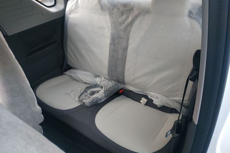 吉利银河 2025款 210km 熊猫卡丁中控内饰7004