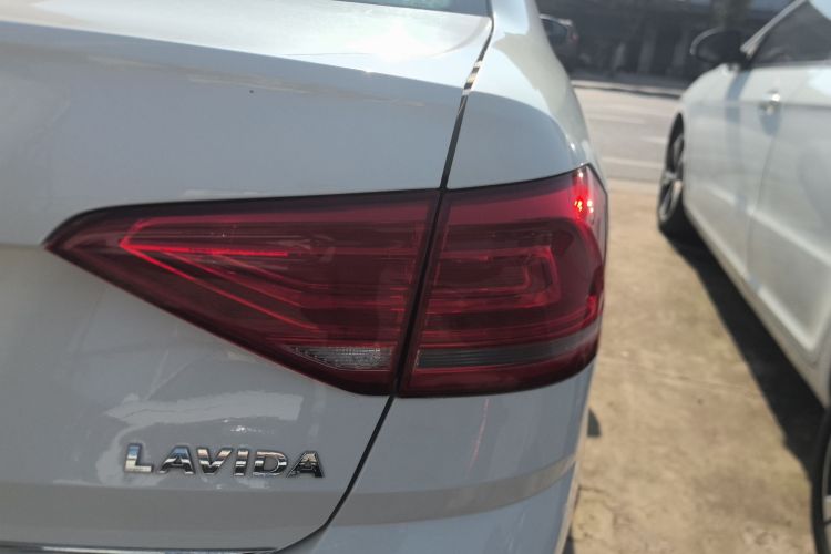 大众 朗逸 2017款 1.6L 自动舒适版车身外观9