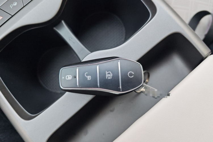 比亚迪 元UP 2025款 智驾版 401KM 领先型中控内饰11