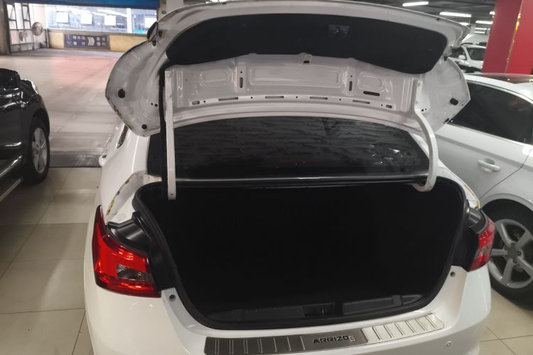 奇瑞 艾瑞泽5 2016款 1.5L CVT领潮版机舱底盘23