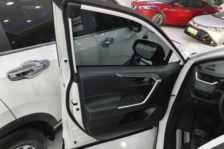 丰田 威兰达 2023款 2.0L CVT两驱领先版中控内饰7007