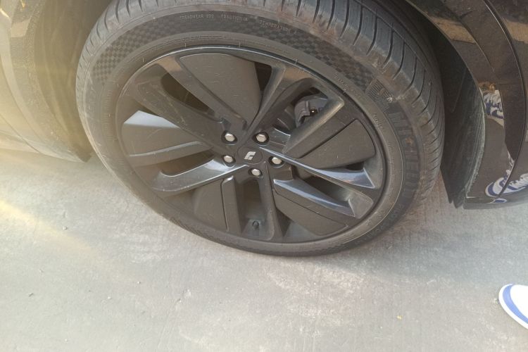 理想汽车 理想L8 2024款 Max车身外观10