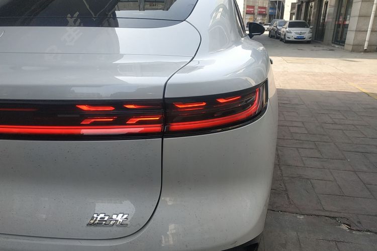 岚图汽车 岚图追光 2024款 PHEV 四驱超长续航行政版车身外观9