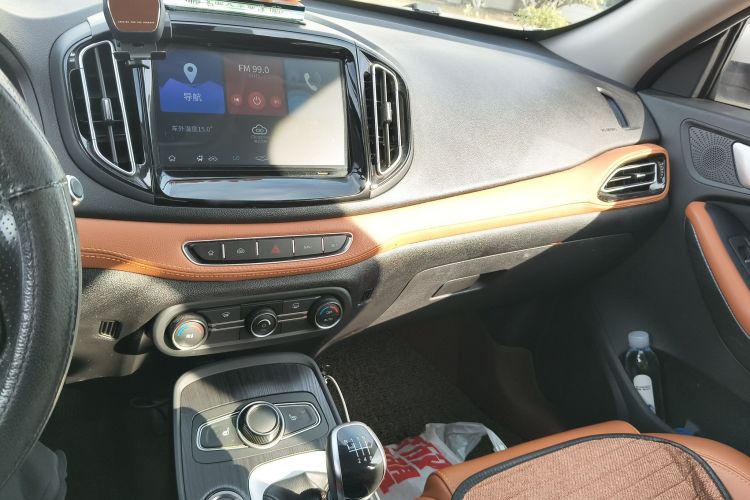 奇瑞 瑞虎7 2016款 1.5T 手动耀臻版中控内饰16