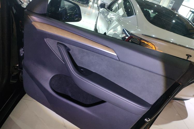特斯拉 Model Y 2021款 标准续航后驱版中控内饰42