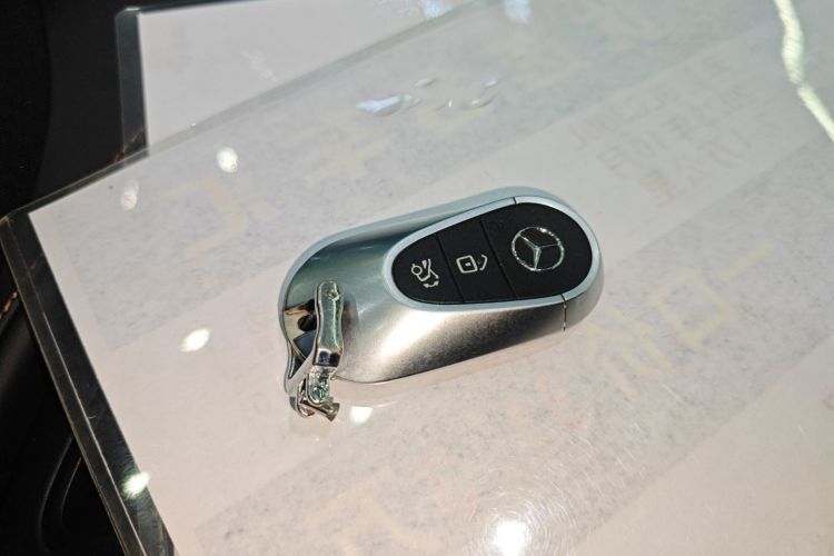 奔驰GLC 2023款 GLC 300 L 4MATIC 动感型 5座中控内饰11