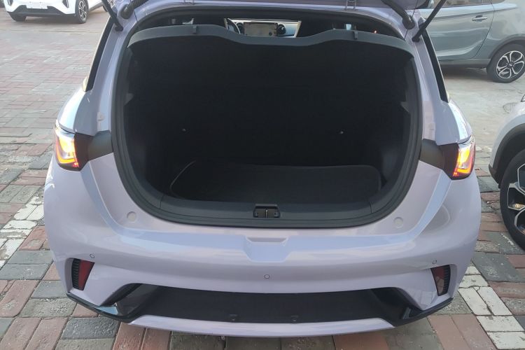 比亚迪 海豚 2023款 420km 时尚版机舱底盘23