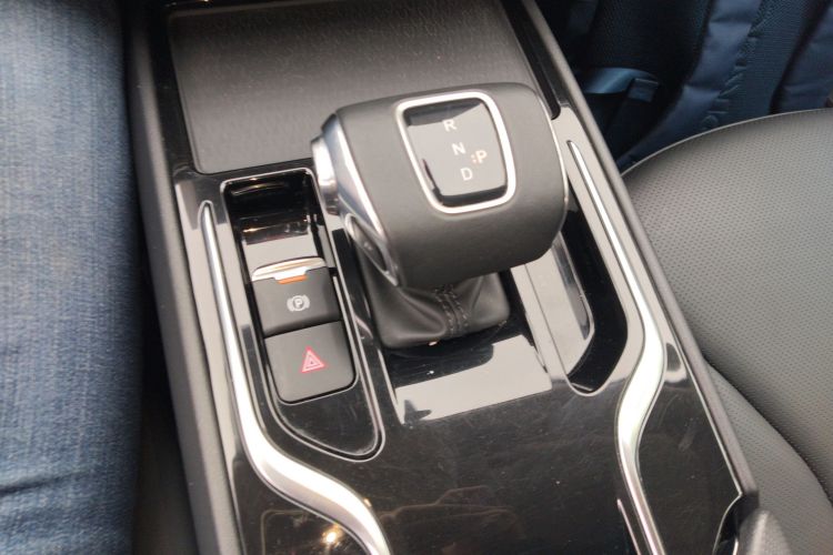 红旗E-QM5 2022款 431km 充电乐享版中控内饰18