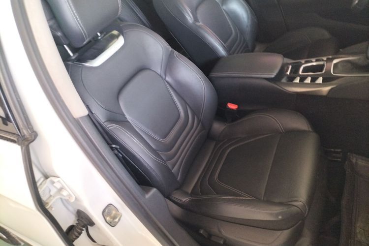 DS 5 2015款 1.6T 雅致版THP160局部细节41