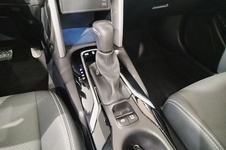 丰田 锋兰达 2023款 2.0L 智能电混双擎 尊贵版中控内饰18