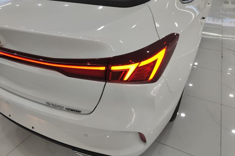 长安 逸动 2025款 PLUS 1.4T 双离合高能版车身外观9