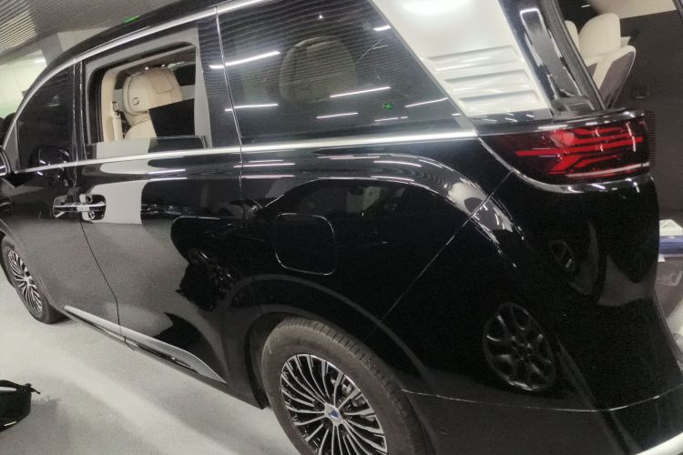 腾势D9 2024款 DM-i 980 四驱旗舰型车身外观6003