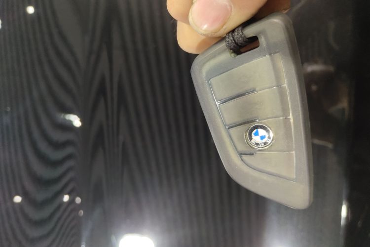 宝马7系 2018款 730Li 领先型 M运动套装中控内饰11