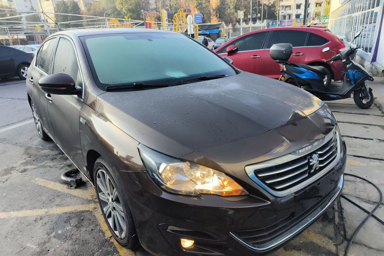 标致408 2015款 1.2T 自动豪华版车身外观3