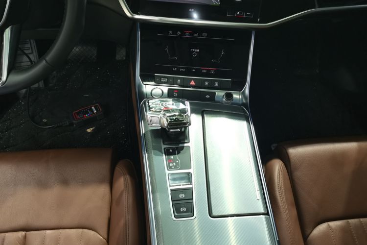 奥迪A6L 2019款 45 TFSI 臻选致雅型中控内饰18
