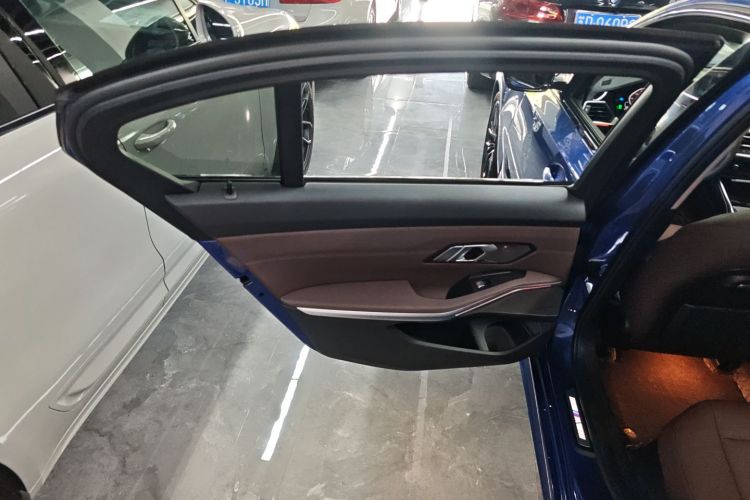 宝马3系 2020款 改款 325Li M运动曜夜套装中控内饰7008