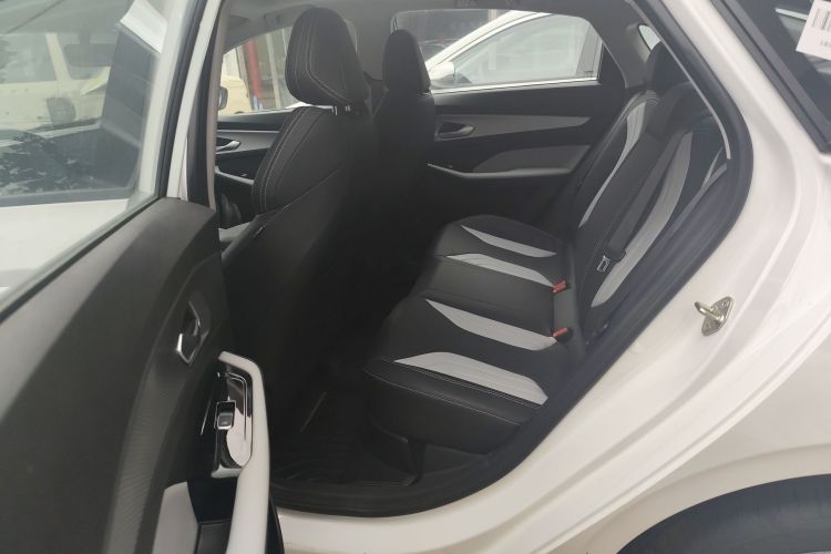 吉利汽车 2024款 缤瑞COOL 1.5T DCT冠军版中控内饰7004