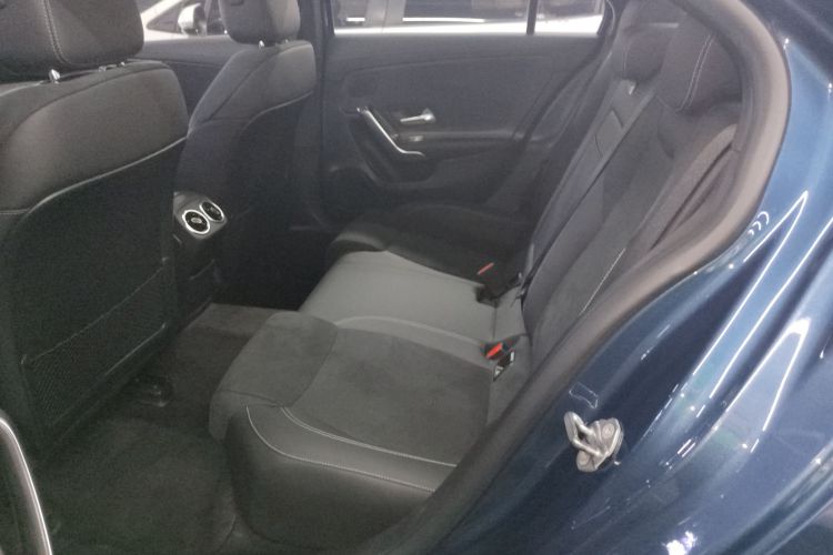 奔驰A级 2019款 A 200 L 运动轿车中控内饰21