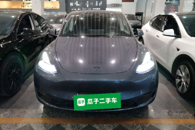 特斯拉 Model Y 2021款 长续航全轮驱动版车身外观2