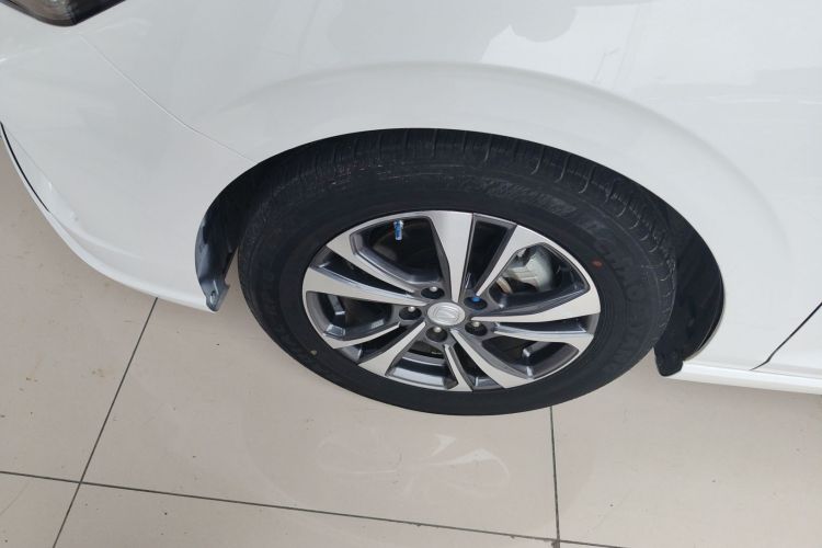 长安 逸动 2020款 PLUS 百万版 1.6L GDI CVT豪华型车身外观6001