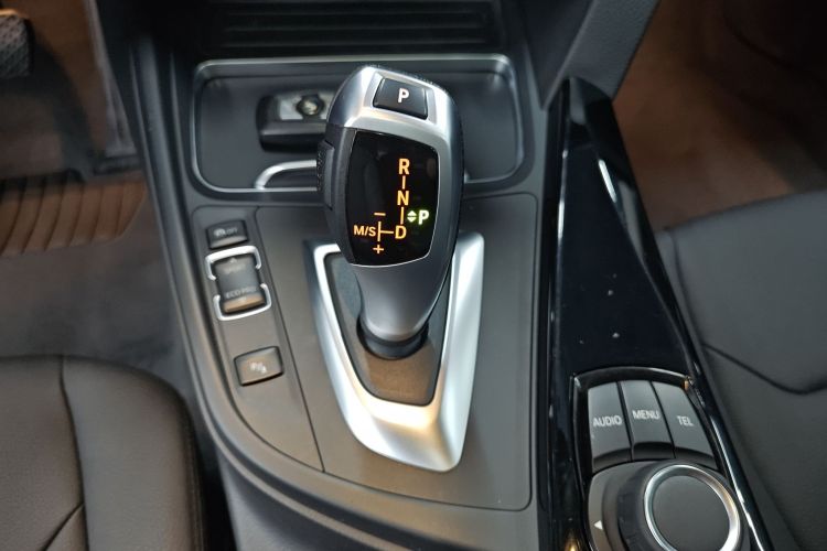 宝马3系 2017款 320Li 时尚型中控内饰18