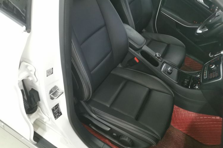 奔驰GLA 2018款 GLA 200 时尚型局部细节41