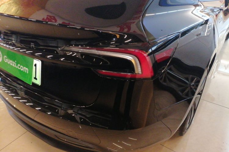 特斯拉 Model 3 2025款 后轮驱动版车身外观9