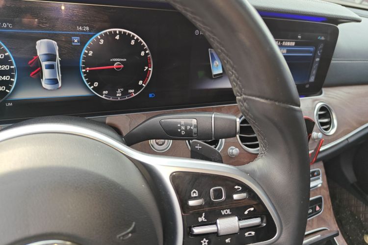 奔驰E级 2020款 E 300 L 时尚型局部细节18