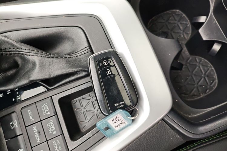 丰田 RAV4荣放 2023款 2.0L CVT四驱探险Plus版中控内饰7001