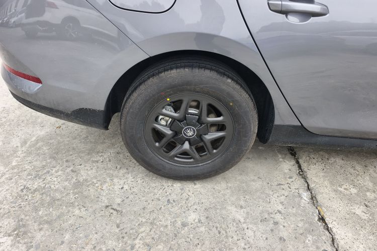 比亚迪 秦PLUS 2025款 DM-i 智驾版 55KM领先型车身外观6008