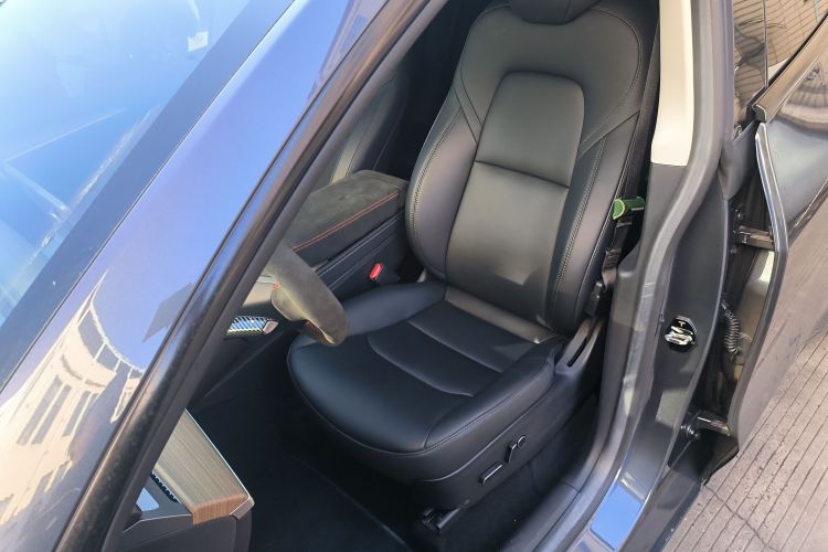 特斯拉 Model Y 2022款 改款 后轮驱动版中控内饰19