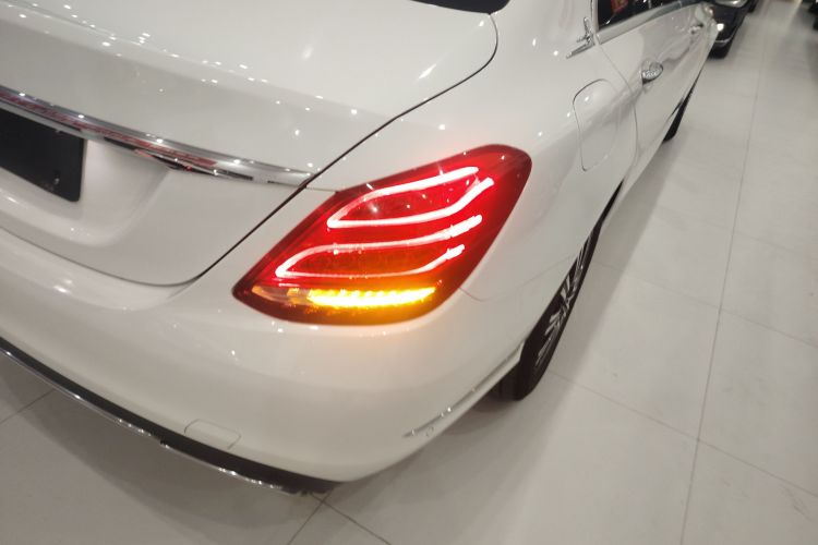 奔驰C级 2017款 改款 C 200 L车身外观9