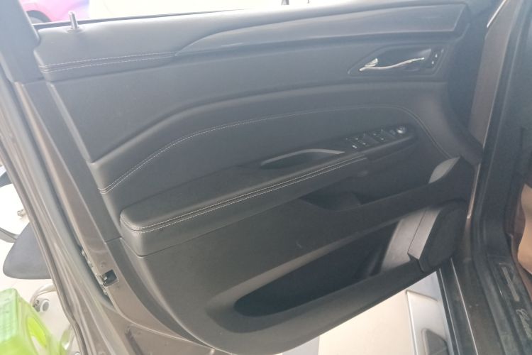 凯迪拉克SRX 2015款 3.0L 舒适型中控内饰47