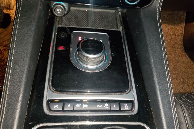 捷豹F-PACE 2016款 3.0 SC 四驱R-Sport运动版局部细节18