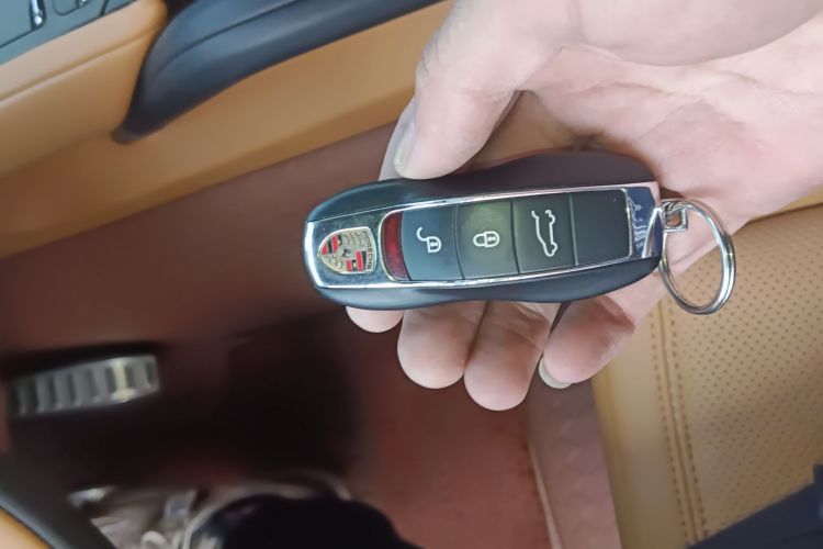 保时捷 2011款 Cayenne 3.0T中控内饰7001