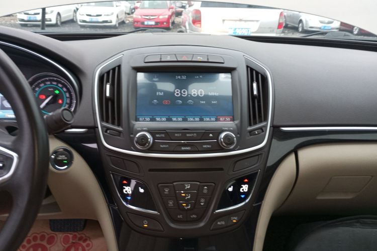 别克 君威 2014款 2.0L 精英时尚型中控内饰16