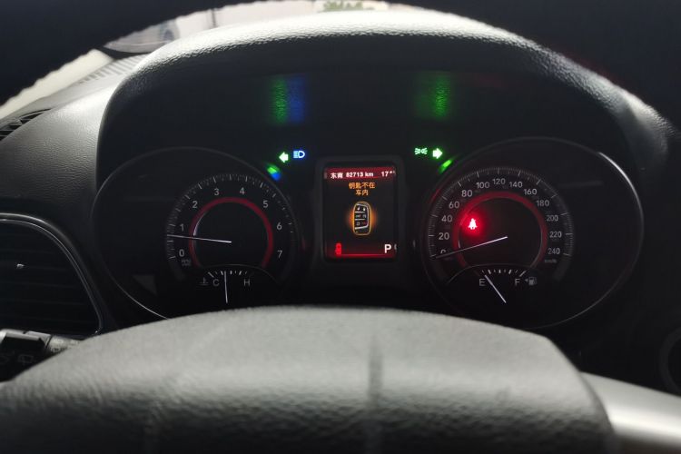 道奇 酷威 2014款 2.4L 两驱旅行版中控内饰14