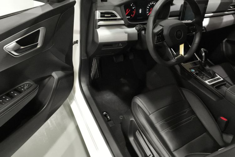 比亚迪 秦 2019款 1.5L 自动豪华型中控内饰20