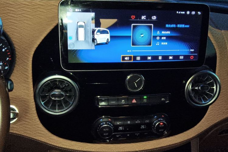 奔驰 威霆 2023款 2.0T 商务版 7座中控内饰16