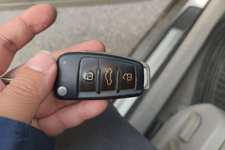 奥迪A4 2008款 1.8T 自动舒适型中控内饰11