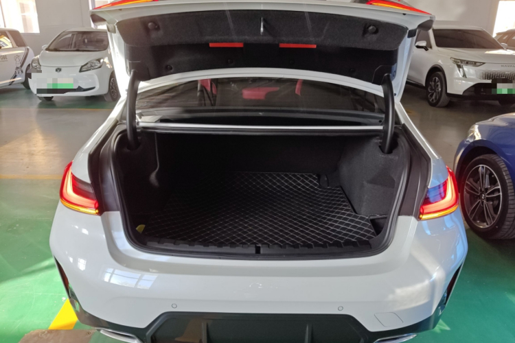 宝马3系 2023款 320Li M运动套装机舱底盘23