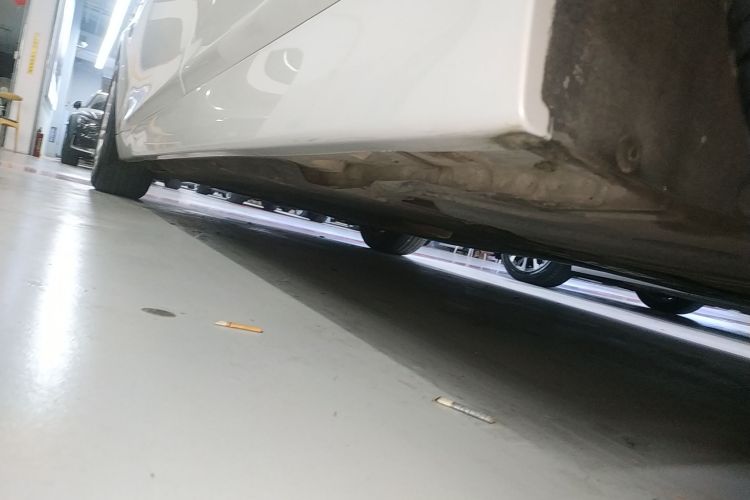 宝马5系 2014款 525Li 领先型局部细节9002