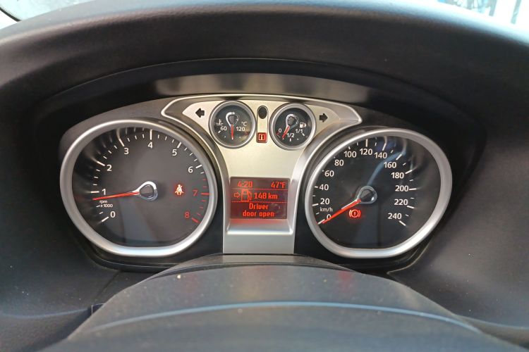 福特 福克斯 2013款 两厢经典 1.8L 手动基本型中控内饰14