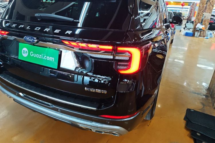 福特 探险者 2023款 EcoBoost 285 四驱钛金版 7座车身外观9