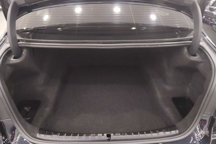 宝马5系 2022款 改款 525Li 豪华套装机舱底盘23