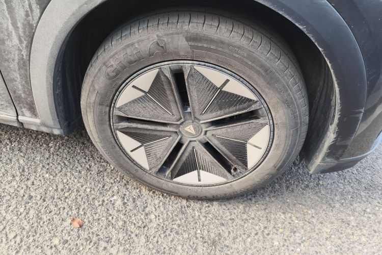 深蓝汽车 深蓝S07 2023款 200Max增程版车身外观10