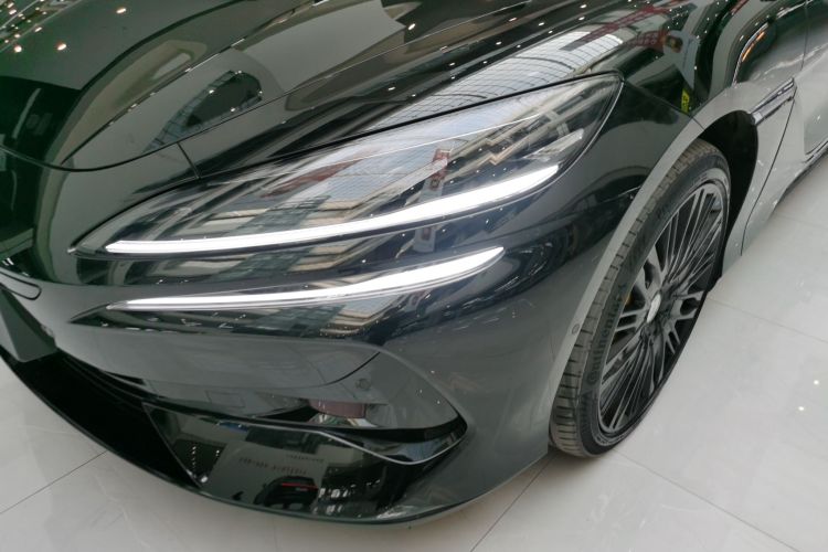 腾势Z9GT 2024款 1100四驱Ultra版局部细节36