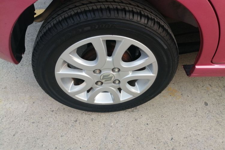 铃木 奥拓 2013款 1.0L 自动豪华型车身外观6008