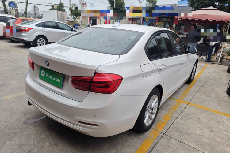 宝马3系 2016款 316i 时尚型车身外观7