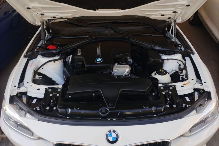 宝马3系 2015款 320i 时尚型机舱底盘24